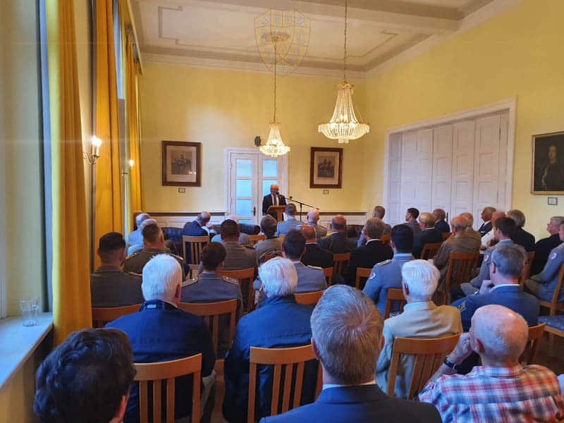 Gespannt folgten die geladenen Gäste der Lebensgeschichte und den Ausführungen des Gastredners Herrn Dr. Grube